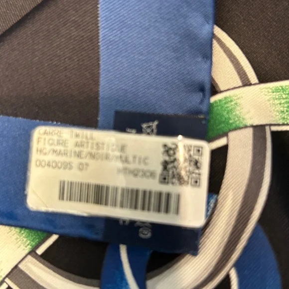 HERMES Figure Artisique Silk Scarf TAG UNWORN NEW IN BOX - Picture 2 of 13
